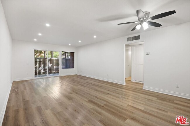 Building Photo - 18350 Hatteras St