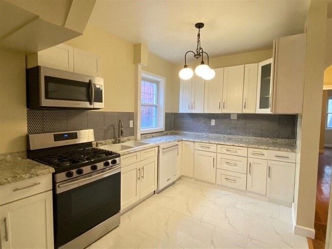 Primary Photo - 13 Baldwin Ave