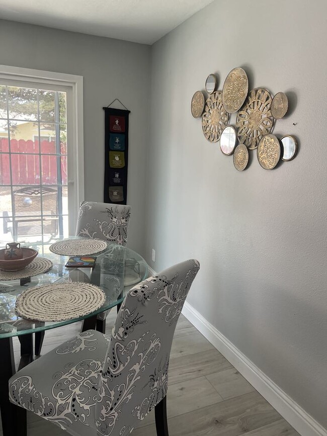 Building Photo - 808 Colton Dr