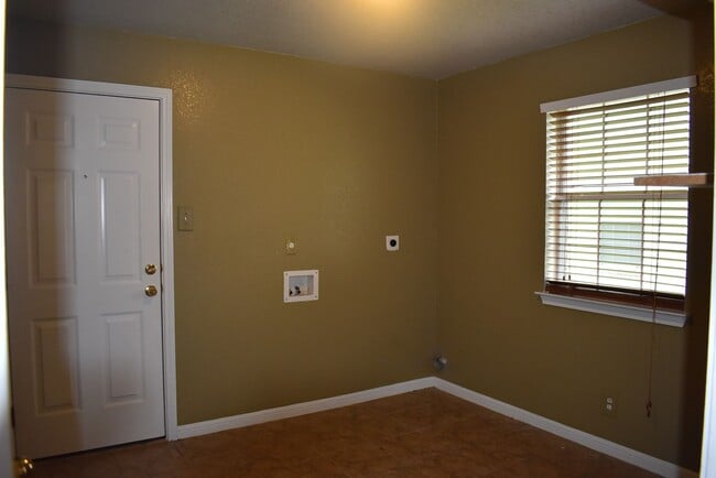 Building Photo - Central Texas Expressway Suite 100, Harker Heights, TX 76548.