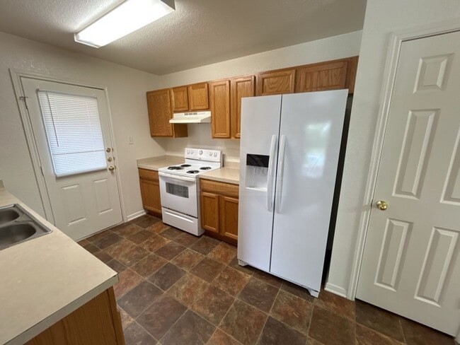 Building Photo - 308 Cedar Ridge Dr