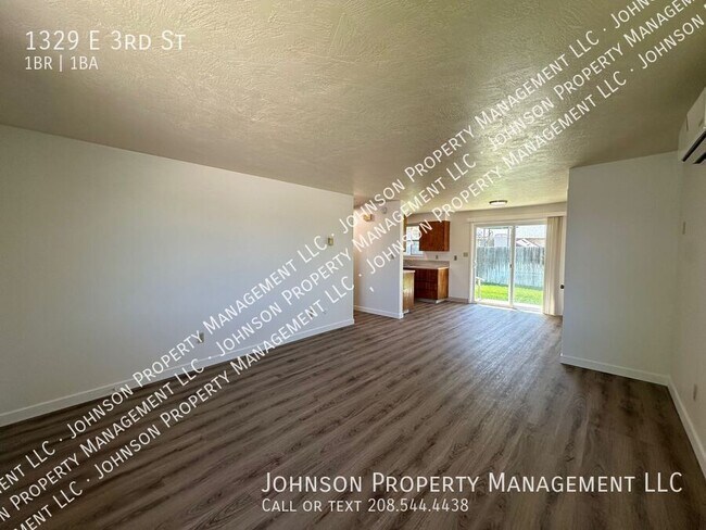 Building Photo - 1329 E 3rd St