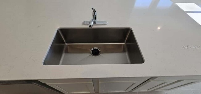 Building Photo - 548 Hart Ln