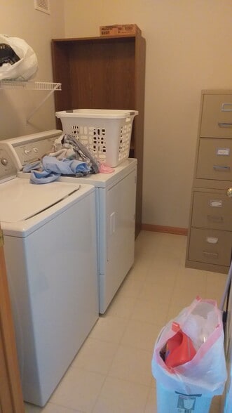 Building Photo - 2187 Cool Stream Cir