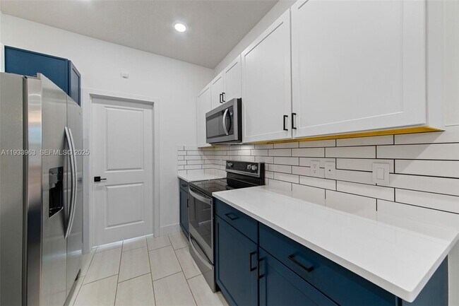 Building Photo - 5180 Eucalyptus Dr