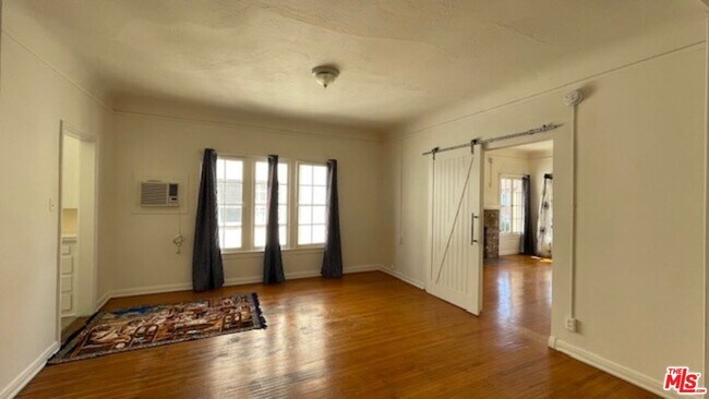 Building Photo - 635 N Plymouth Blvd