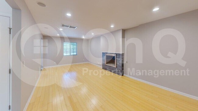Building Photo - 3700 N San Sebastián Dr