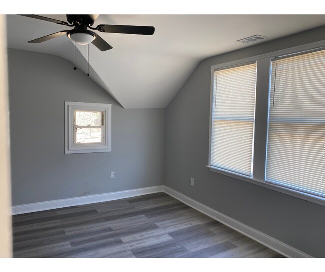 Building Photo - 4310 Ridgewood Ave