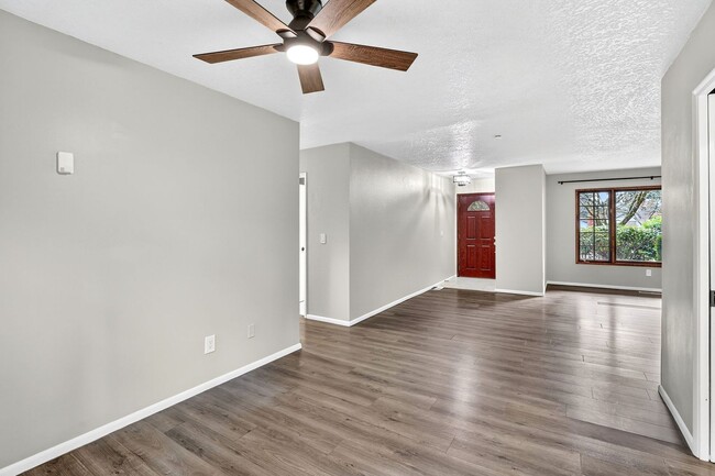 Building Photo - 13525 SW Roan Ct