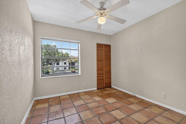 Building Photo - 5451 Verona Dr