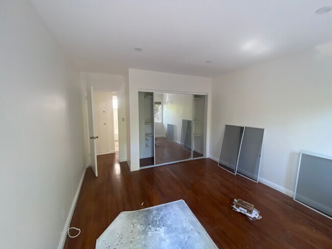 Building Photo - 1427 Centinela Ave