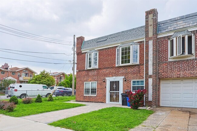 Building Photo - 90-01 70th Dr