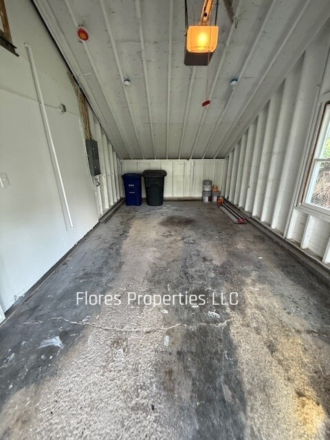 Building Photo - 1300 Evaline Dr