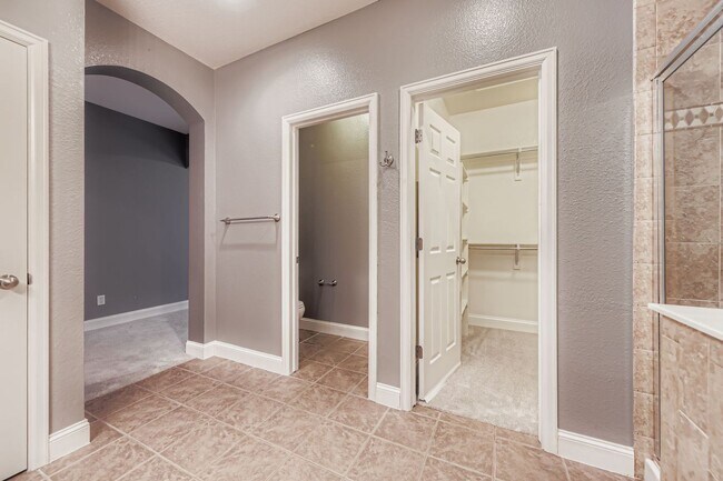Building Photo - 11211 Osage Cir