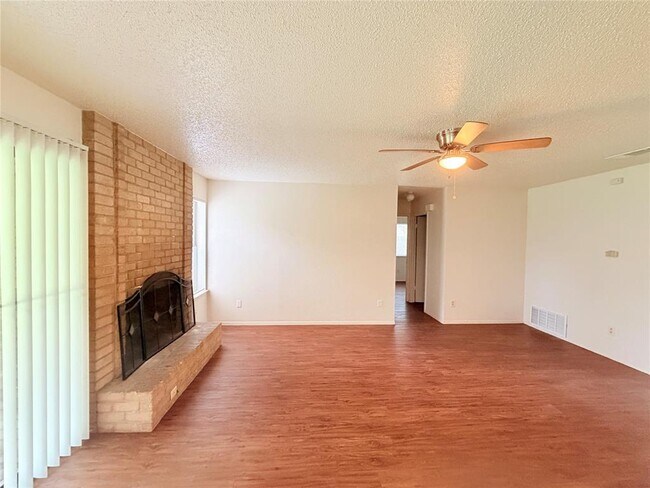 Building Photo - 10904 Meadgreen Ct