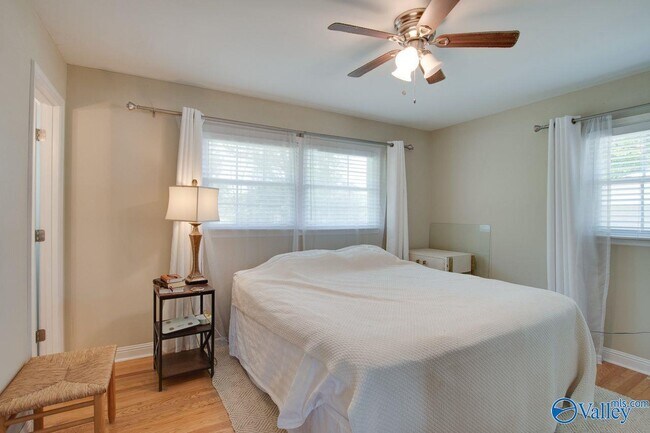 Building Photo - 215 Drake Ave SW