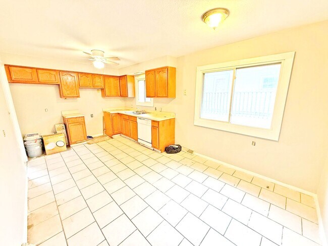 Primary Photo - 3 BED 1 BATH BEAUTIFUL SINGLE FAMILY HOME ...
