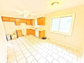 Building Photo - 3 BED 1 BATH BEAUTIFUL SINGLE FAMILY HOME ...