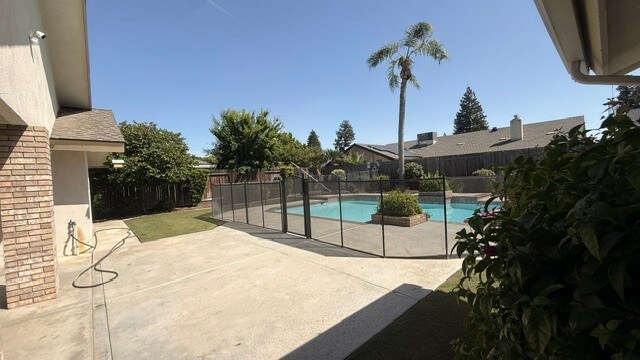 Building Photo - 9404 High Oak Dr