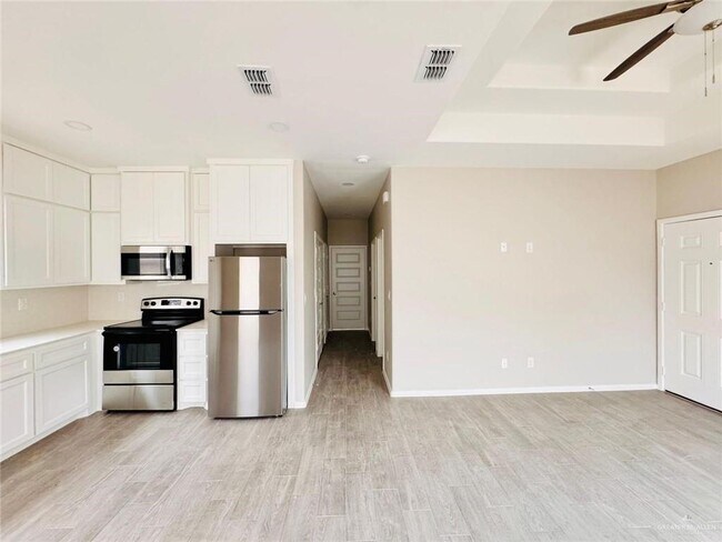 Building Photo - 22 S Alamo Rd