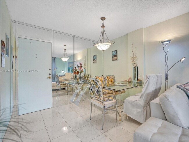 Building Photo - 3113 S Ocean Dr