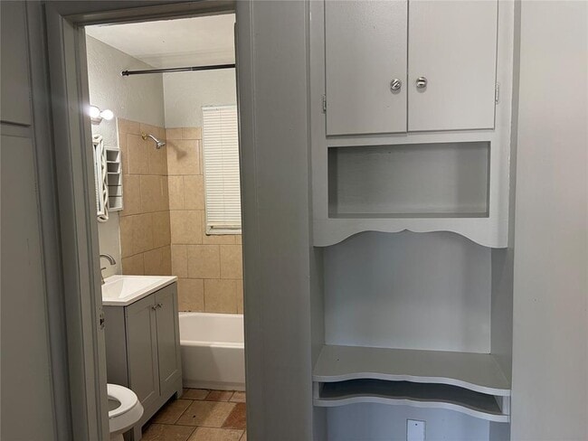 Building Photo - 3929 NW 32nd St