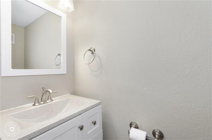 Building Photo - 12536 Forest Dr