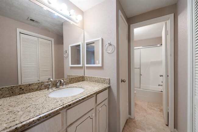 Building Photo - 5711 Sugar Hill Dr