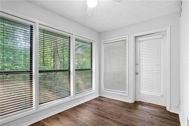 Building Photo - 1006 Dunbar Dr