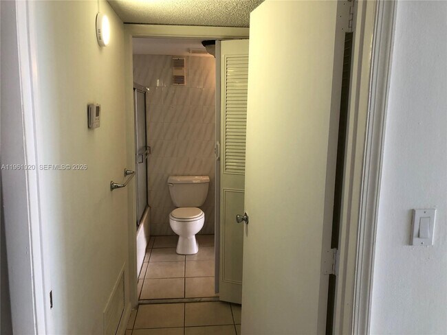 Building Photo - 1300 NE Miami Gardens Dr