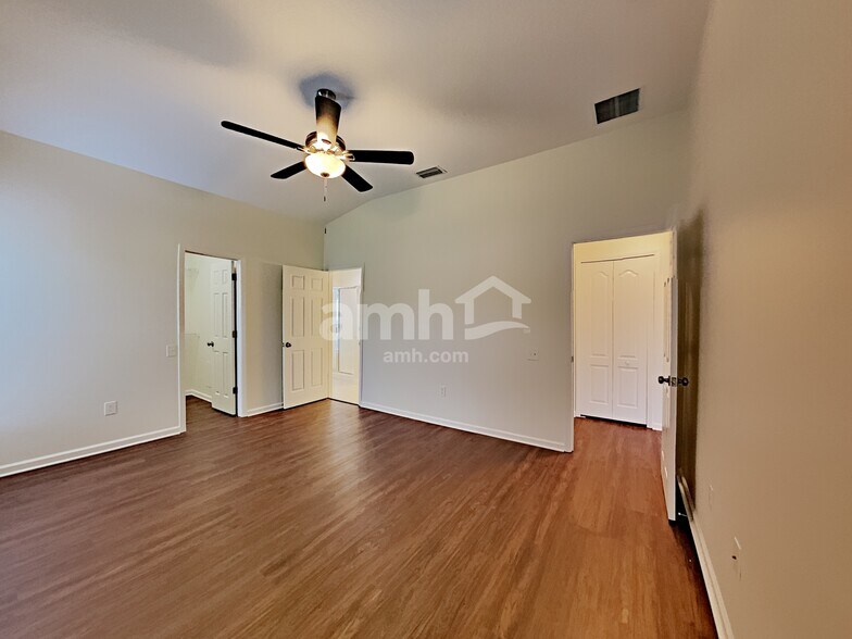 Building Photo - 1044 Summer Breeze Dr