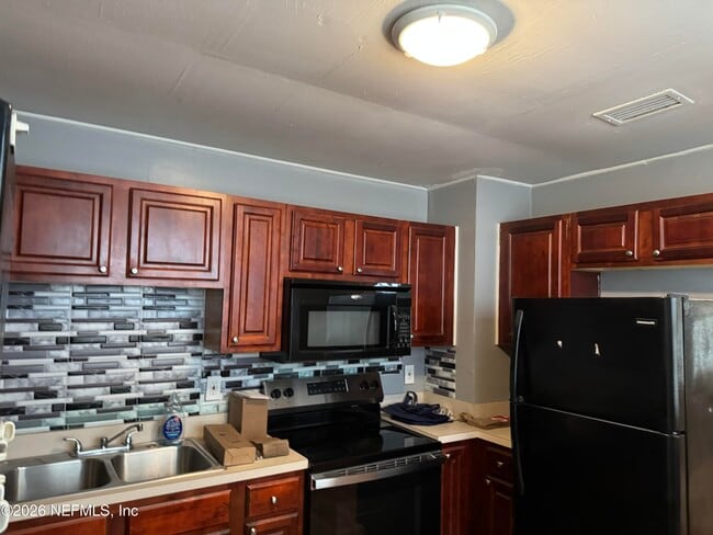 Building Photo - 1138 E 19th St