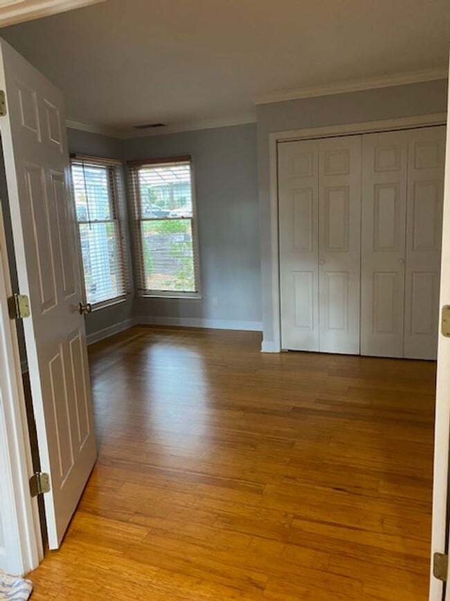 Building Photo - Popular Kirkwood Neighborhood!  3 bed, 2 bath, One Level Living!!