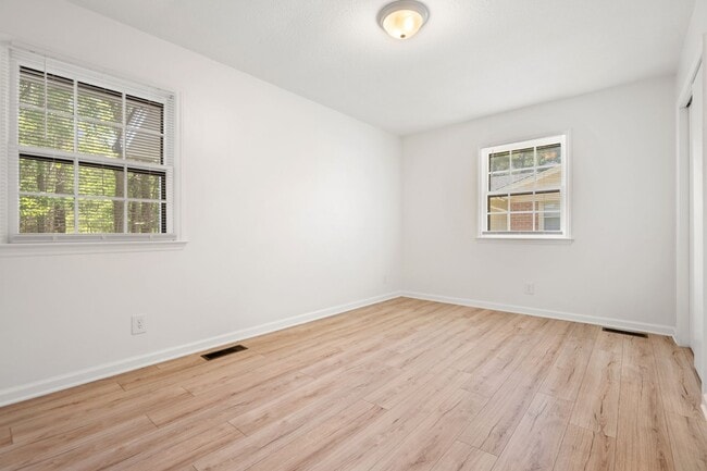 Building Photo - 1006 Willowdale Dr