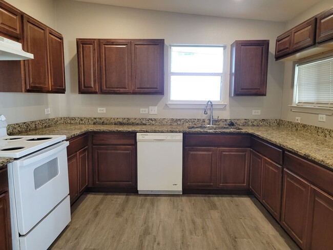 Building Photo - 4/2/2 TOTALLY renovated home