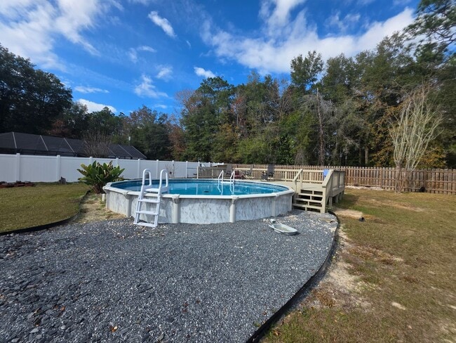 Building Photo - Spacious 5 Bedroom Home with Pool in Crystal Lake Homesites