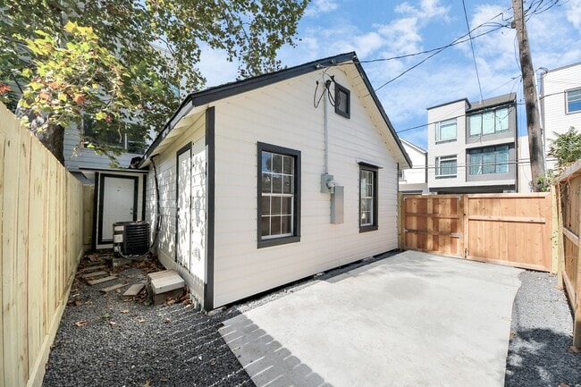 Building Photo - 4215 Eli St