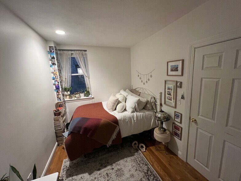 Building Photo - 73 Westland Ave