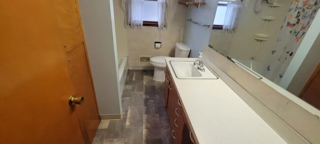 Building Photo - 421 Prentis Ave