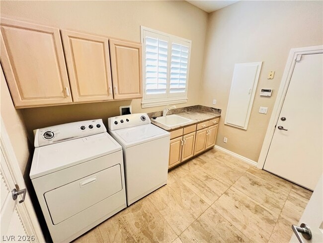 Building Photo - 7408 Silver Palm Ave