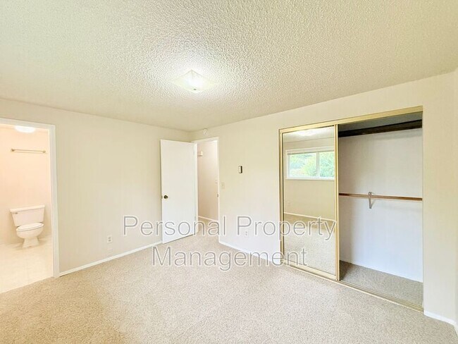 Building Photo - 5904 NE 109th St