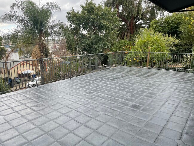 Building Photo - 1419 Allesandro St