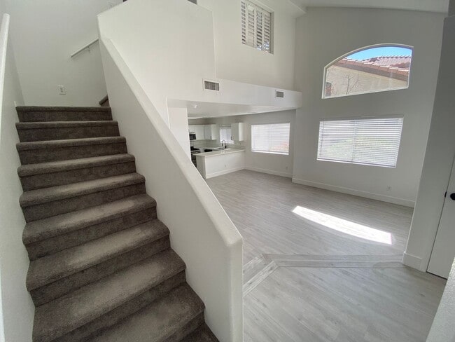 Building Photo - Charming 3 Bed/3Bath Townhome nestled in t...