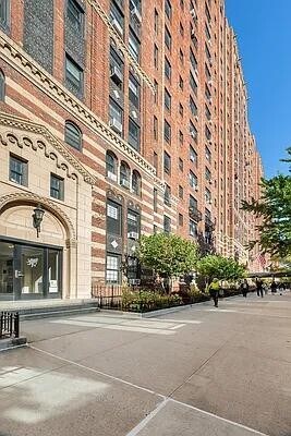 Building Photo - 465 W 23 St