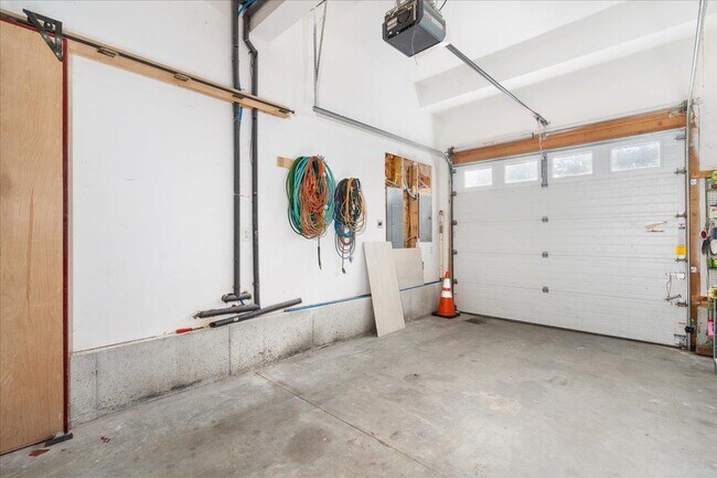Building Photo - 61 Cortland Dr