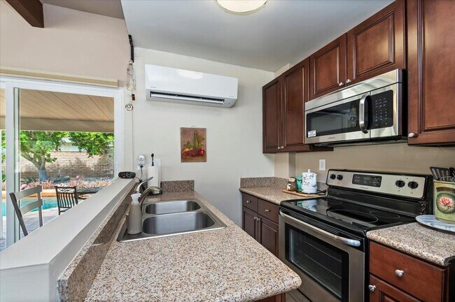 Building Photo - 54925 Avenida Ramirez