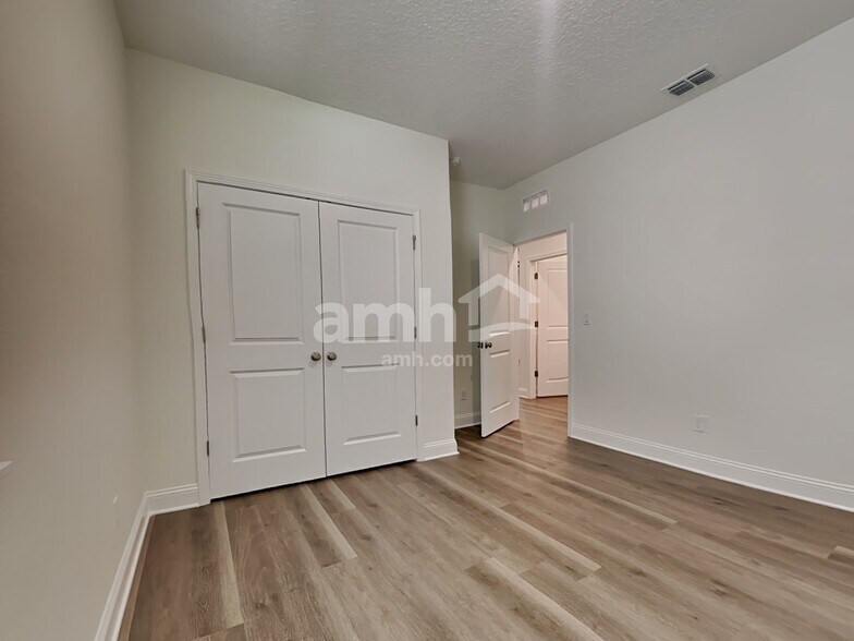 Building Photo - 11632 Hillside Dr