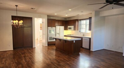 Building Photo - 476