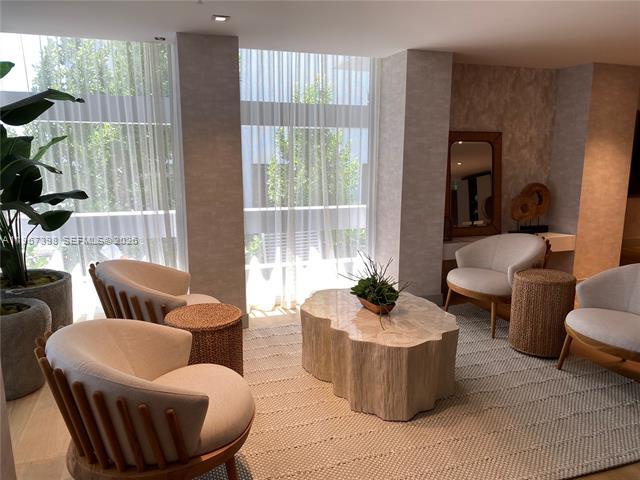 Building Photo - 9521 E Bay Harbor Dr