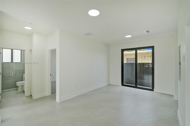 Building Photo - 5145 E 3rd Ave